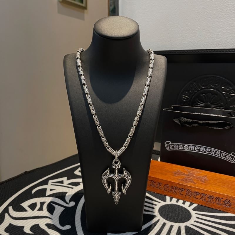 Ch*0me He**ts necklaces